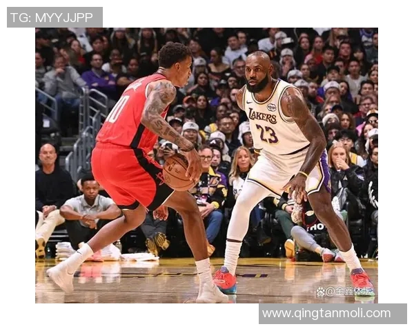 詹姆斯在湖人对火箭比赛中精彩得分表现引发球迷热议 詹姆斯在湖人对火箭比赛中精彩得分表现引发球迷热议