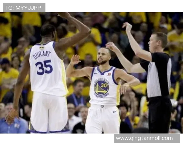 雷霆与勇士对决分析:战术较量与球员表现的全面评估 雷霆与勇士对决分析:战术较量与球员表现的全面评估