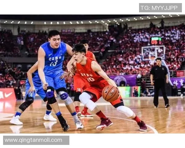 李根的篮球之路:从青涩少年到职业明星的成长故事与奋斗历程 李根的篮球之路:从青涩少年到职业明星的成长故事与奋斗历程